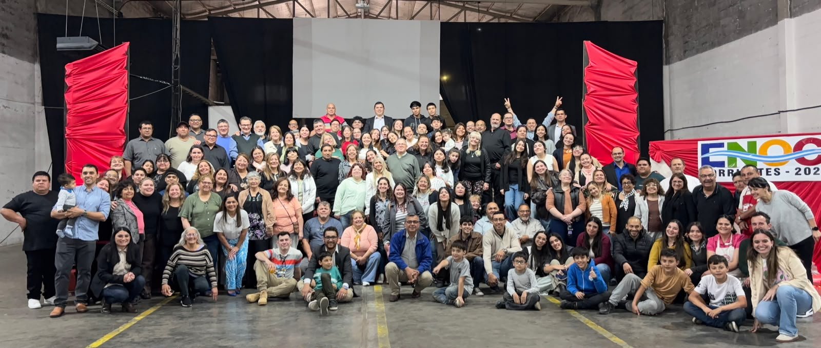 Foto de todos los hermanos que participaron del ENOC 2026 en Corrientes